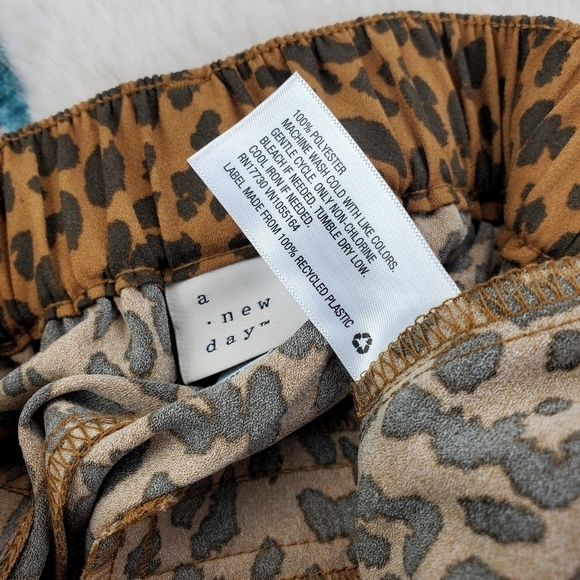 A New Day Leopard Paperbag Shorts XS - Picture 4 of 5
